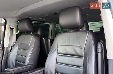 Мінівен Volkswagen Multivan 2016 в 