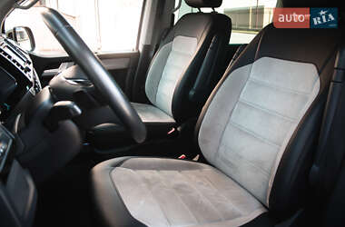 Минивэн Volkswagen Multivan 2017 в 