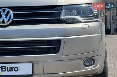 Минивэн Volkswagen Multivan 2015 в 