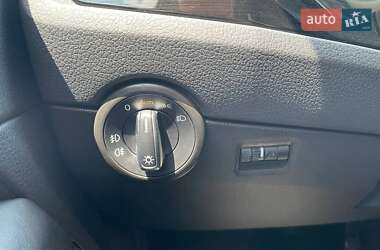 Минивэн Volkswagen Multivan 2019 в 
