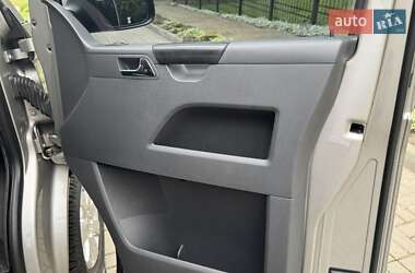 Мінівен Volkswagen Multivan 2013 в 