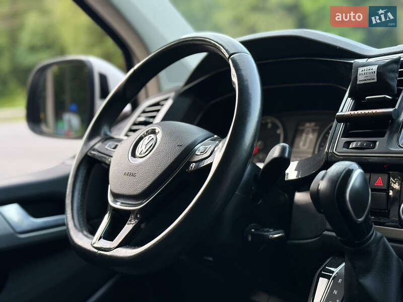 Минивэн Volkswagen Multivan 2011 в Хмельницком