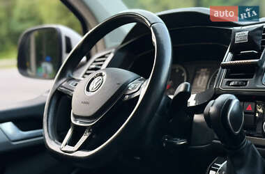 Минивэн Volkswagen Multivan 2011 в 