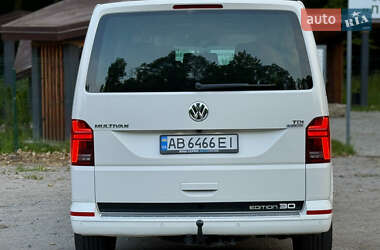 Минивэн Volkswagen Multivan 2011 в 