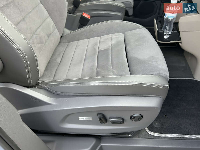 Минивэн Volkswagen Multivan 2023 в Киеве