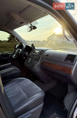 Минивэн Volkswagen Multivan 2015 в 