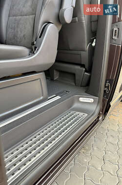 Минивэн Volkswagen Multivan 2015 в 