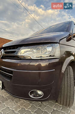 Минивэн Volkswagen Multivan 2015 в 