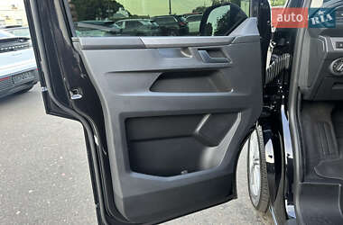 Минивэн Volkswagen Multivan 2024 в 