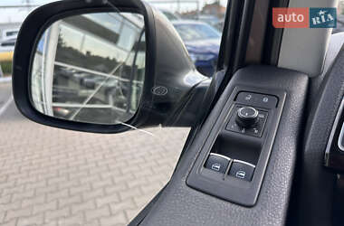 Минивэн Volkswagen Multivan 2018 в 
