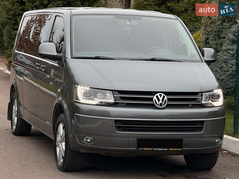 Минивэн Volkswagen Multivan 2011 в 