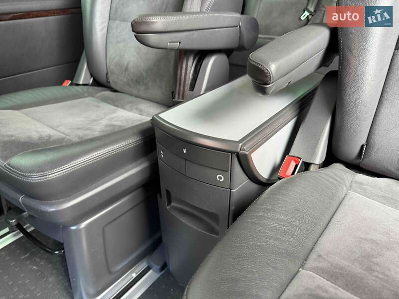 Минивэн Volkswagen Multivan 2014 в Львове