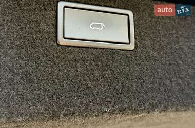 Минивэн Volkswagen Multivan 2016 в 