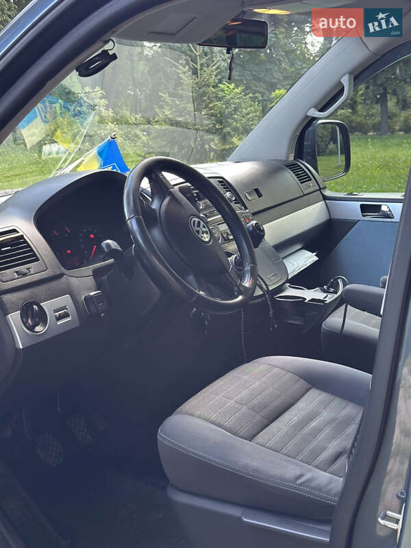 Минивэн Volkswagen Multivan 2008 в Киеве