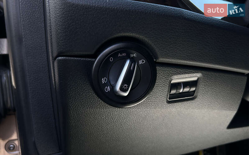 Минивэн Volkswagen Multivan 2017 в Львове