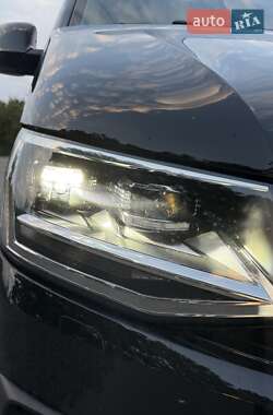 Минивэн Volkswagen Multivan 2019 в 