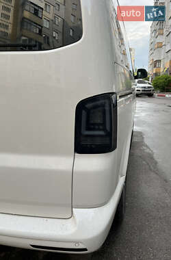 Минивэн Volkswagen Multivan 2013 в 