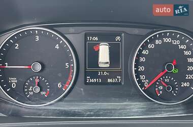 Минивэн Volkswagen Multivan 2018 в 