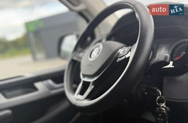 Мінівен Volkswagen Multivan 2016 в 