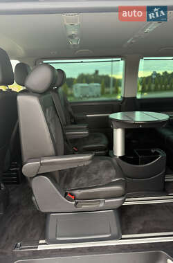 Мінівен Volkswagen Multivan 2016 в 