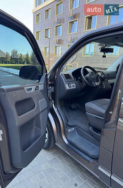 Минивэн Volkswagen Multivan 2010 в 