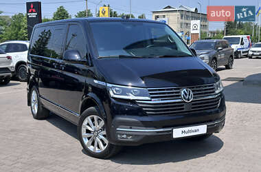 Минивэн Volkswagen Multivan 2023 в 