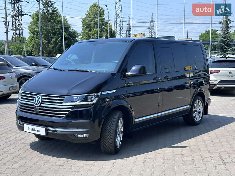 Минивэн Volkswagen Multivan 2023 в 