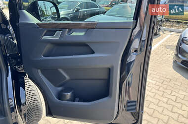Минивэн Volkswagen Multivan 2023 в 
