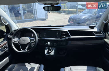 Минивэн Volkswagen Multivan 2023 в 