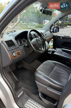 Мінівен Volkswagen Multivan 2011 в 