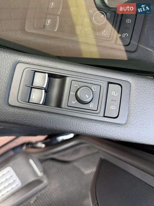 Минивэн Volkswagen Multivan 2018 в Киеве