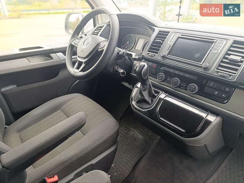 Минивэн Volkswagen Multivan 2017 в Долине