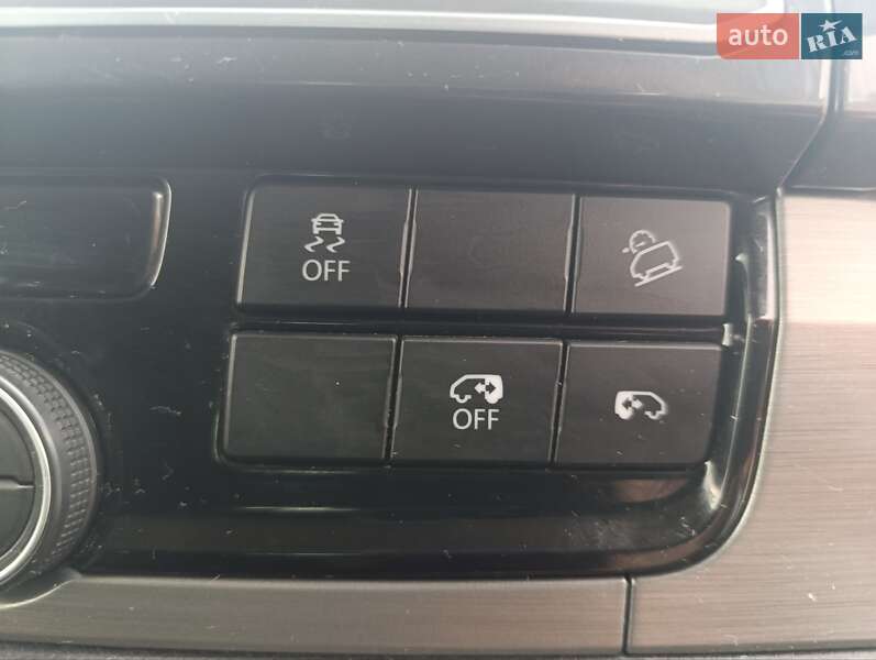 Минивэн Volkswagen Multivan 2017 в Долине фото 22 Минивэн Volkswagen Multivan 2017 в Долине