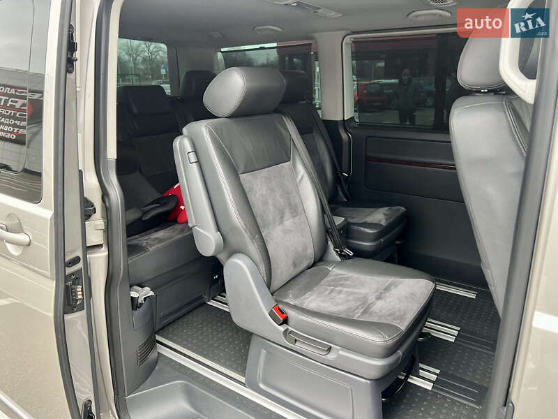 Минивэн Volkswagen Multivan 2011 в Киеве