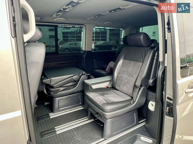 Минивэн Volkswagen Multivan 2011 в Киеве