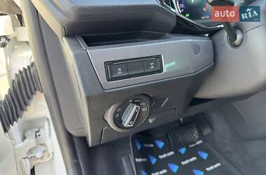 Мінівен Volkswagen Multivan 2020 в 