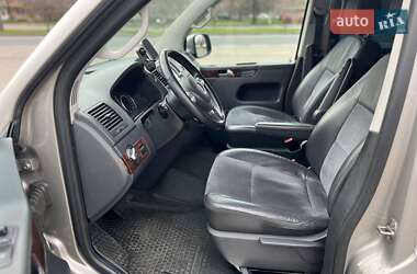 Мінівен Volkswagen Multivan 2015 в 