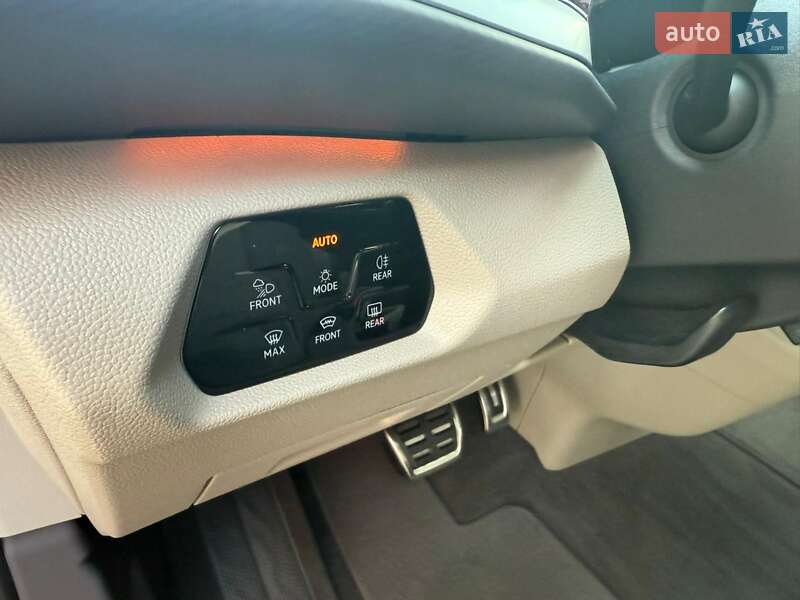 Мінівен Volkswagen Multivan 2022 в Києві