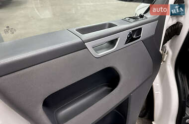 Минивэн Volkswagen Multivan 2015 в 