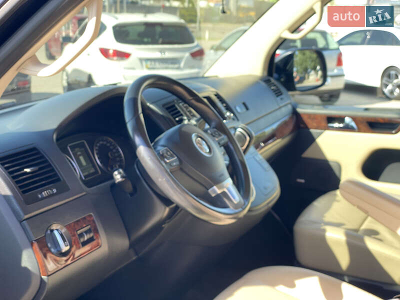 Минивэн Volkswagen Multivan 2014 в Киеве