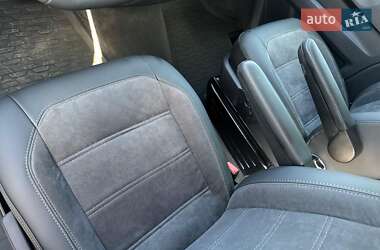 Мінівен Volkswagen Multivan 2020 в 