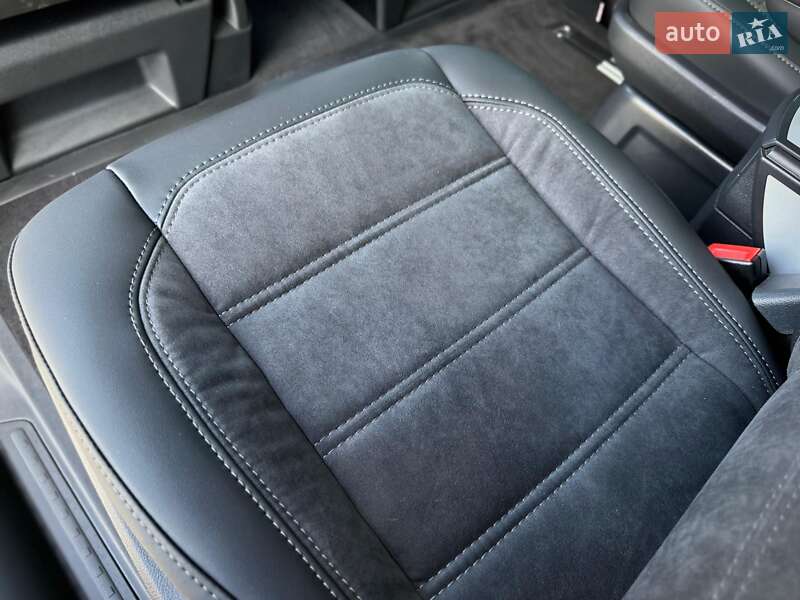 Минивэн Volkswagen Multivan 2020 в Киеве