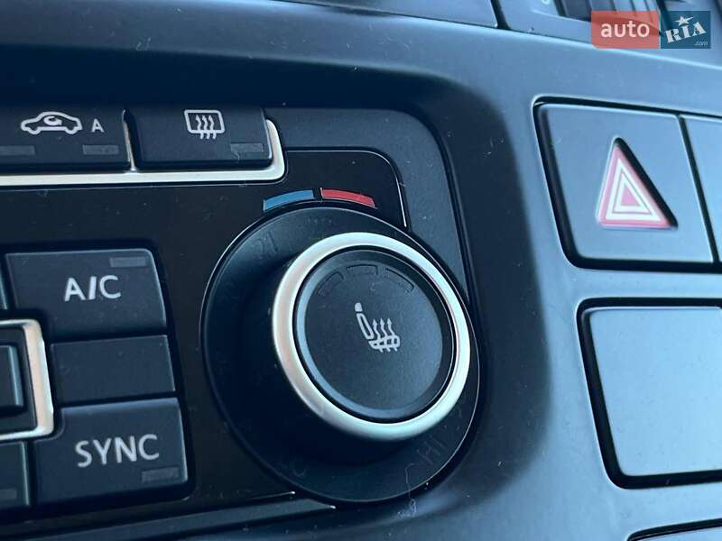 Минивэн Volkswagen Multivan 2012 в Львове фото 28 Минивэн Volkswagen Multivan 2012 в Львове