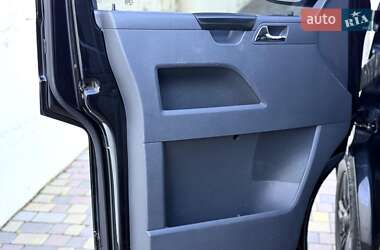 Мінівен Volkswagen Multivan 2013 в 