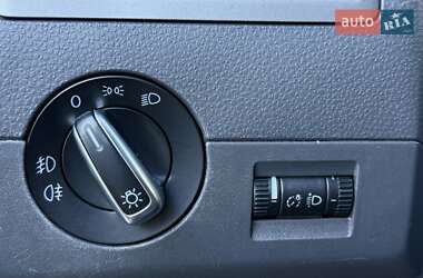 Мінівен Volkswagen Multivan 2013 в 