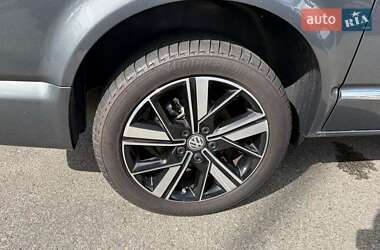 Минивэн Volkswagen Multivan 2024 в 