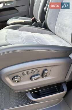 Минивэн Volkswagen Multivan 2024 в 