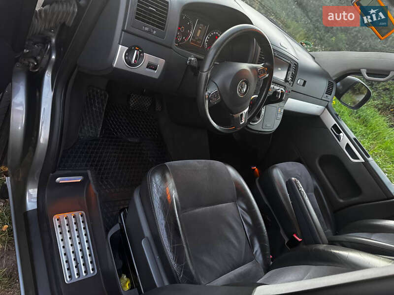 Минивэн Volkswagen Multivan 2010 в Киеве