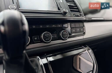 Минивэн Volkswagen Multivan 2019 в 