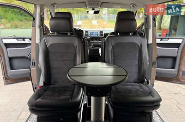 Минивэн Volkswagen Multivan 2016 в 